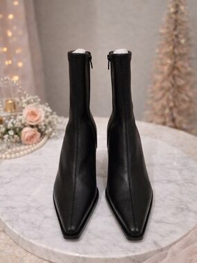 Steve Madden Black Pointed Toe Stretch Ankle Booties